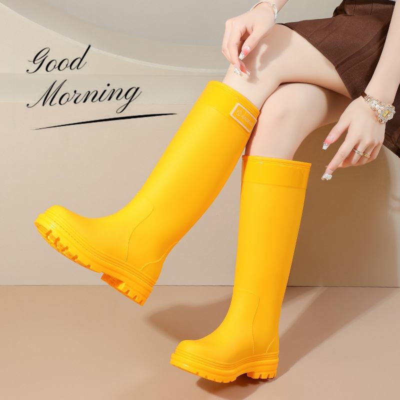 30dbe9af-04d4-49c0-93a8-203a0ccf1bd7_รองเท้าบูทกันฝนพีวีซีสีเหลืองสำหรับผู้หญิง ทรงสูง แฟชั่น กันลื่น กันน้ำ รองเท้าบูททำงานในครัว.jpg