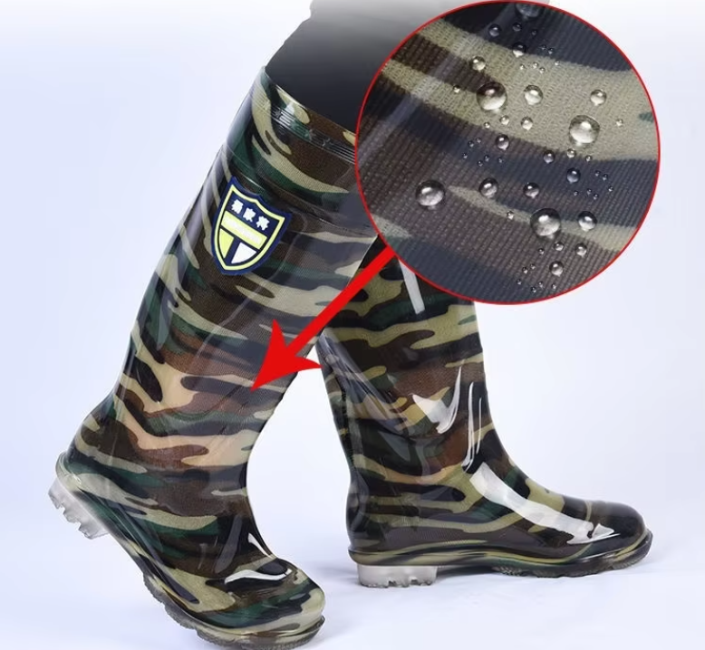 camouflage-pvc-wading-boots-water-repellent-surface-detail-display